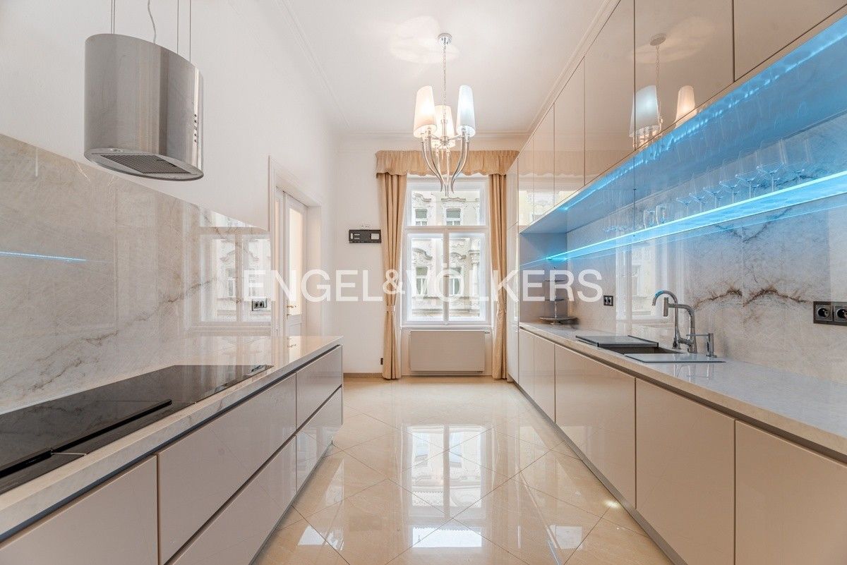 5+1, Kozí, Praha, 211 m²