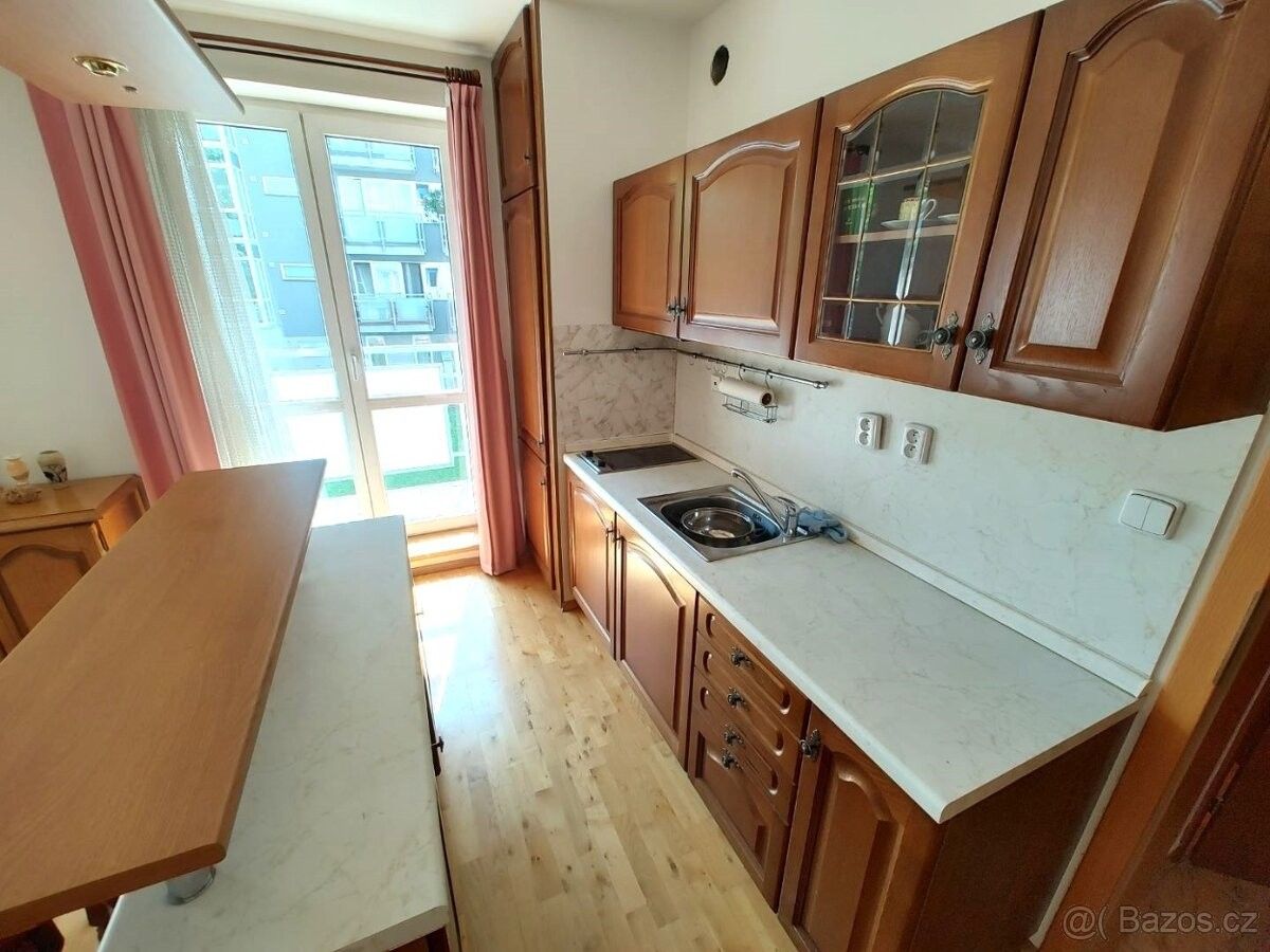 Pronájem byt 1+kk - Praha, 181 00, 34 m²