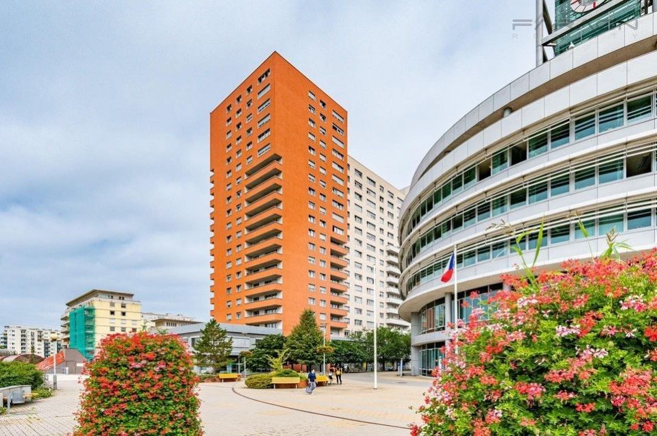 2+kk, Sluneční náměstí, Praha, 50 m²