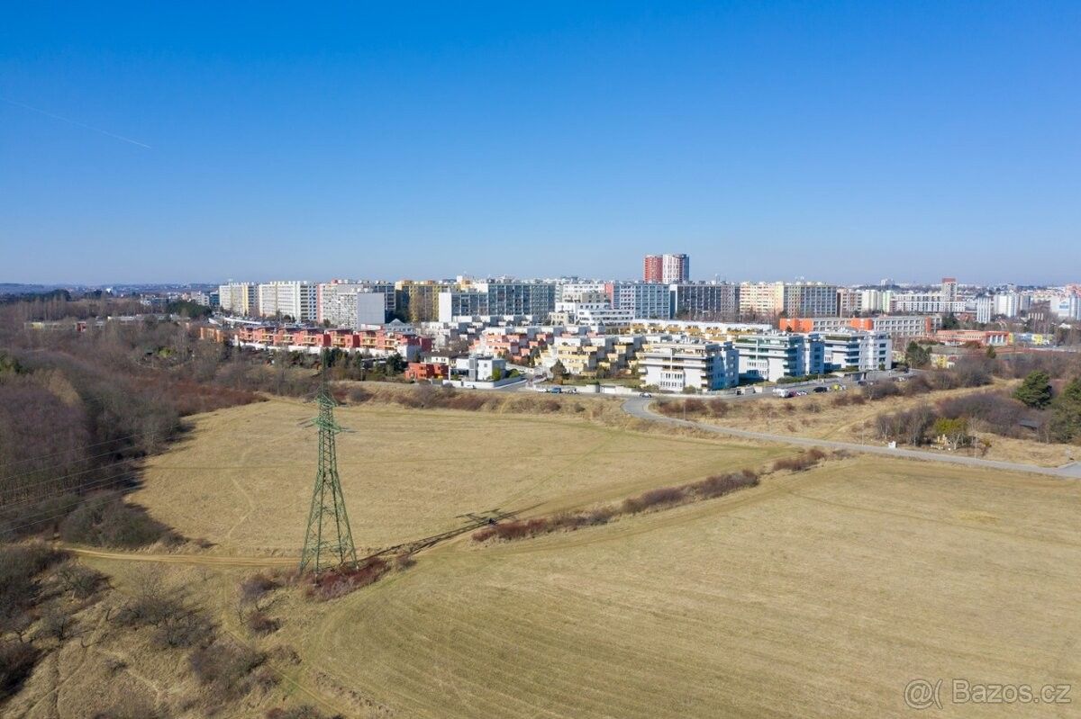 Prodej pozemek - Praha, 155 00, 23 769 m²