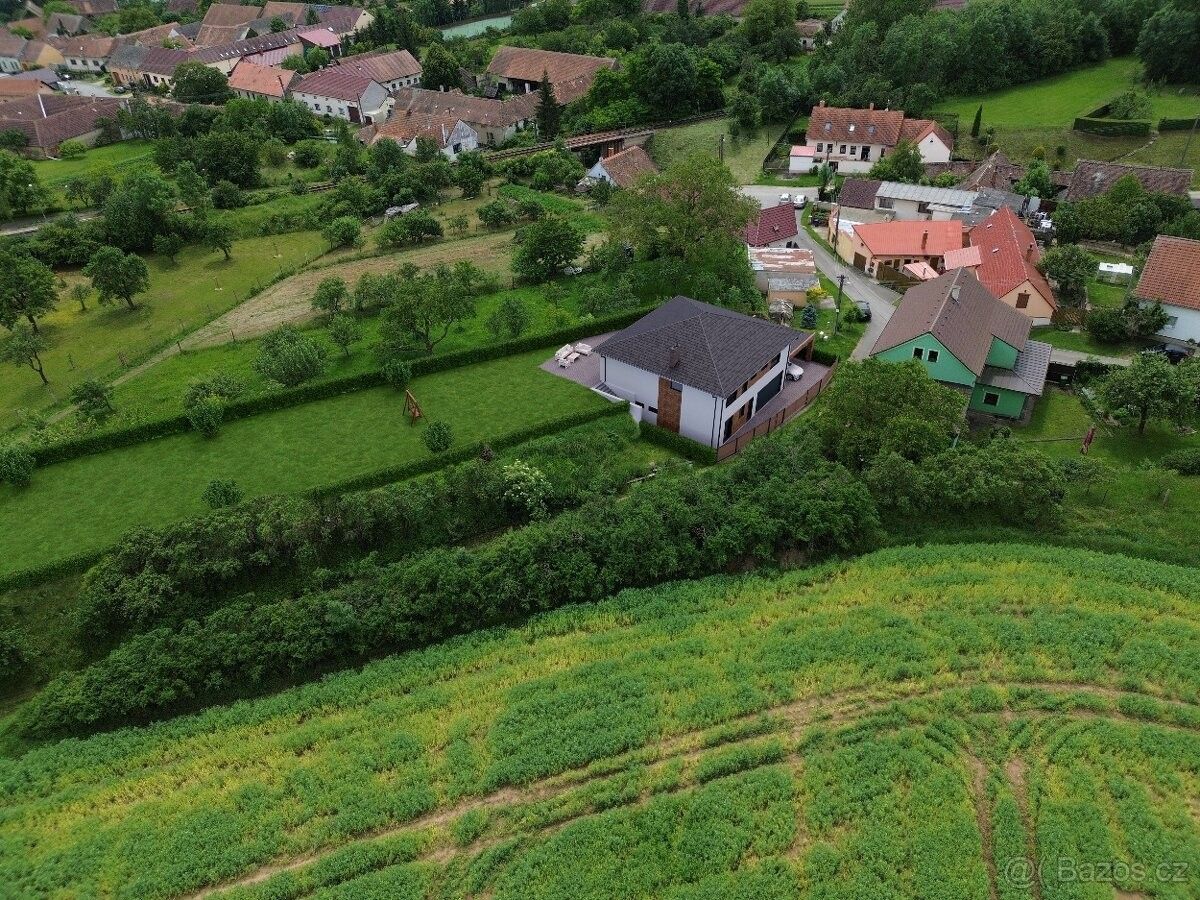 Prodej pozemek - Jaroměřice nad Rokytnou, 675 51, 1 251 m²