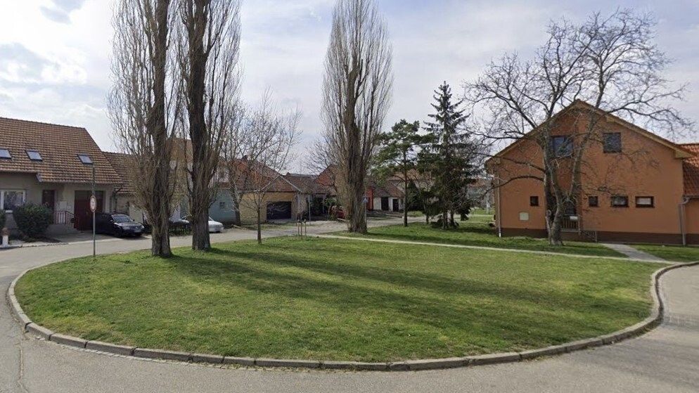 Zahrady, Na Zahrádkách, Újezd u Brna, 331 m²