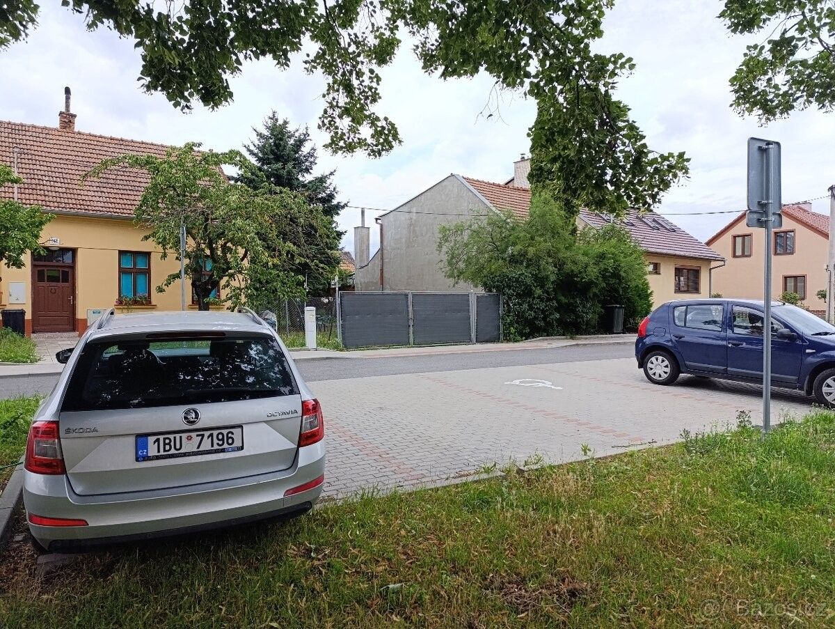 Zahrady, Sokolnice, 664 52, 2 000 m²