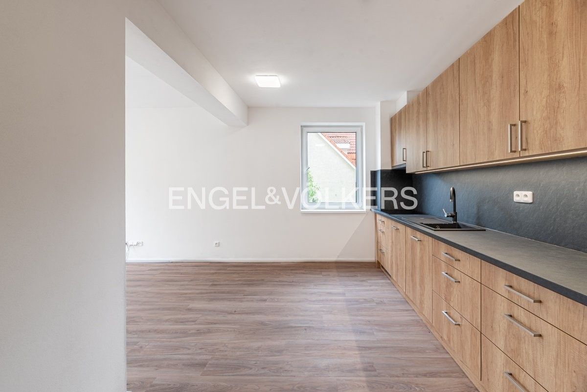 3+kk, Počeradská, Praha, 62 m²