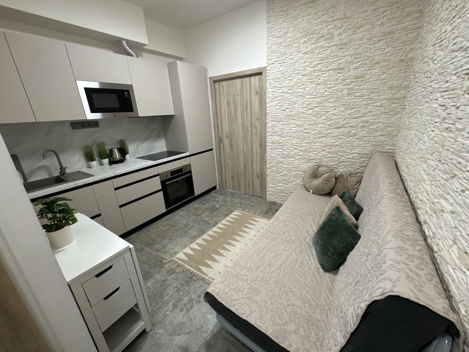 2+kk, Sokolská, Praha, 23 m²