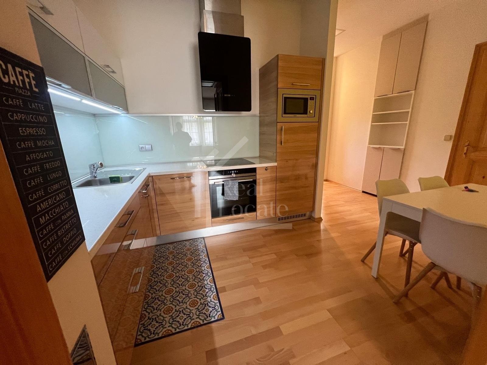 3+kk, U božích bojovníků, Praha, 60 m²