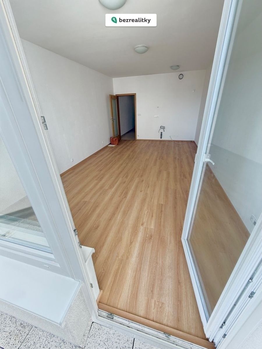 1+kk, Hornoměcholupská, Praha, 40 m²