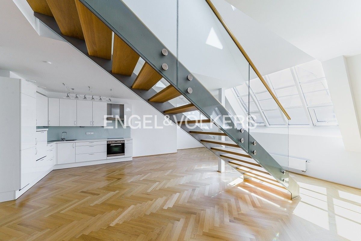 4+kk, Římská, Praha, 168 m²