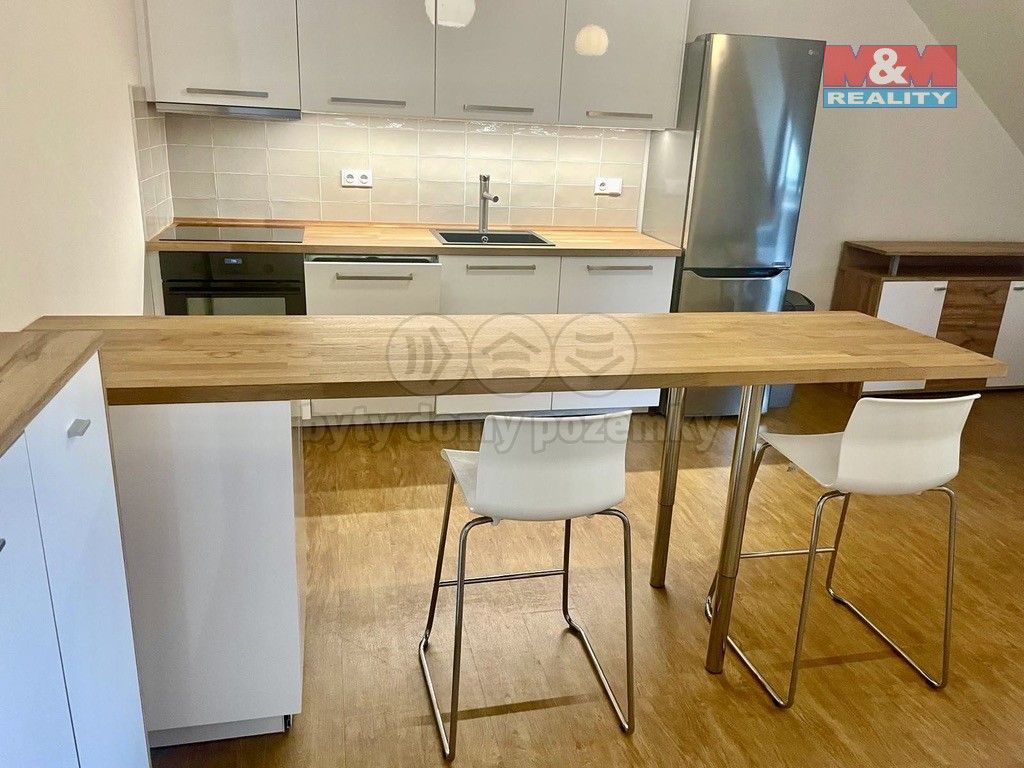 Pronájem byt 2+kk - Hálův statek, Praha, 65 m²