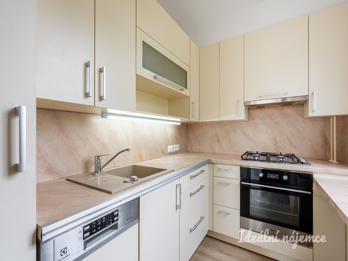 3+kk, Šimůnkova, Praha, 62 m²