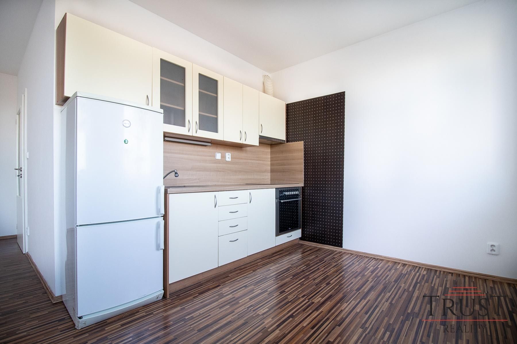Pronájem byt 1+kk - V Honech, Klecany, 28 m²