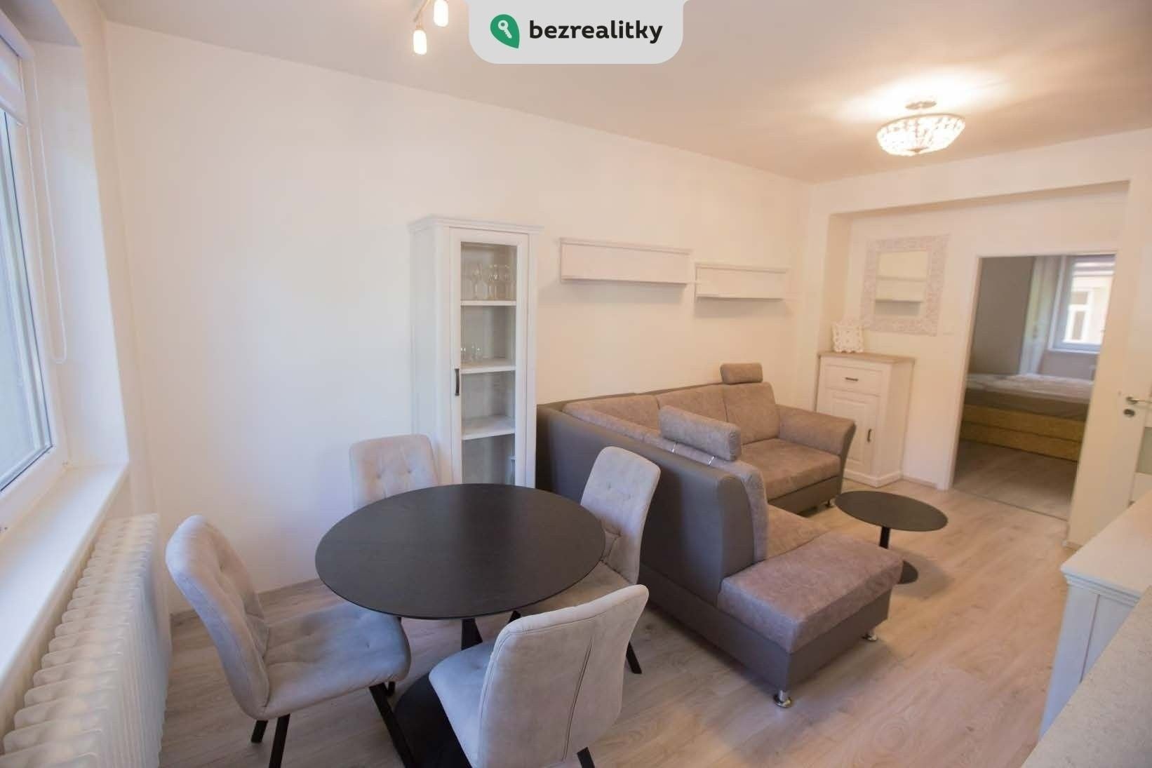 2+kk, Ruská, Praha, 43 m²