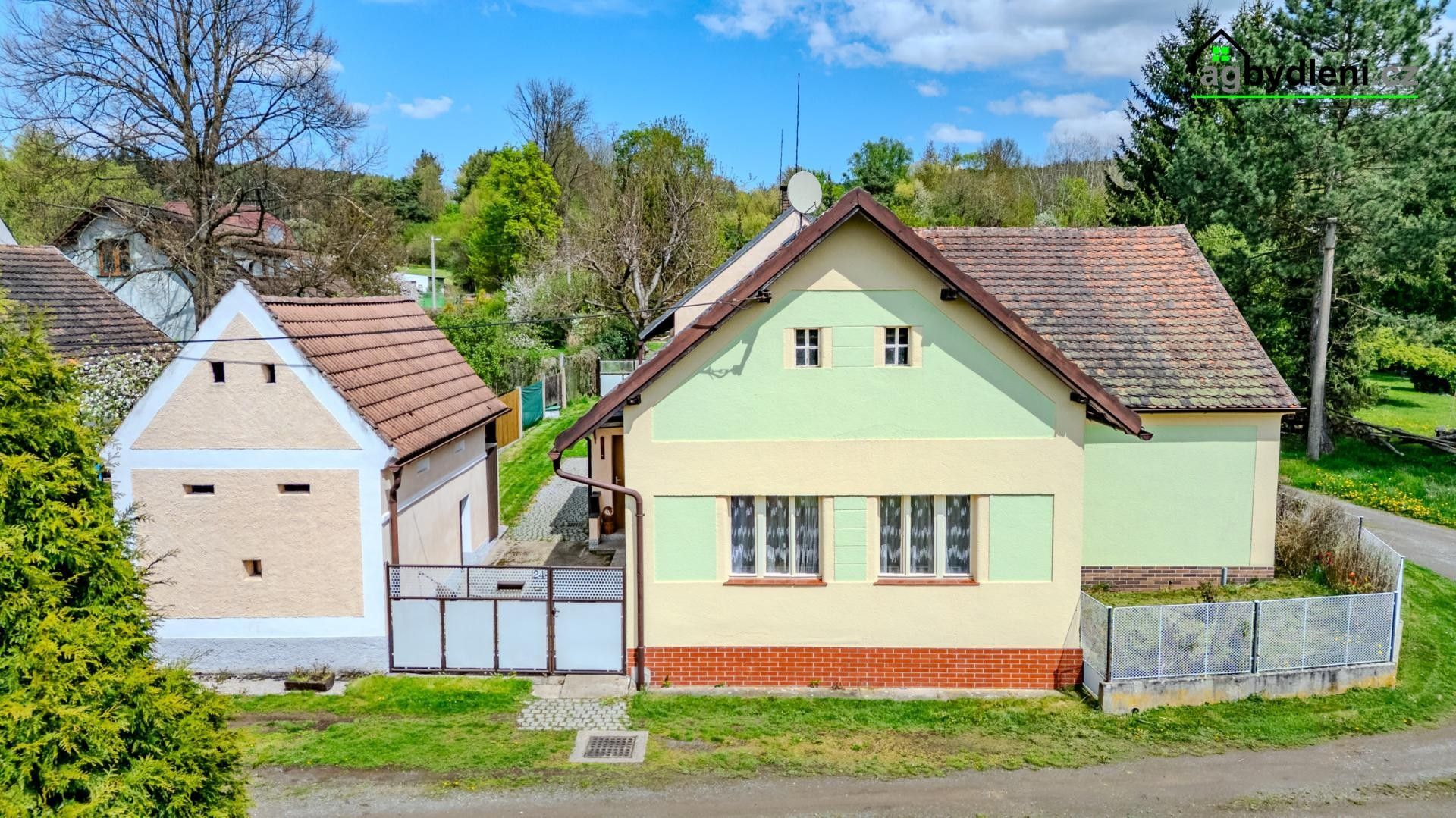 Rodinné domy, Třebýcinka, Švihov, 103 m²