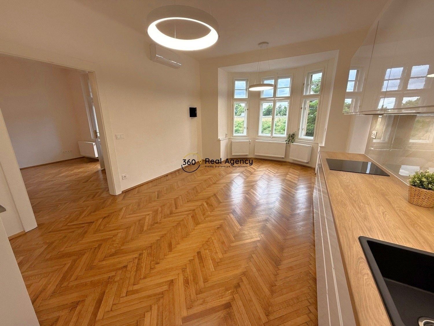 4+kk, Slezská, Praha, 122 m²