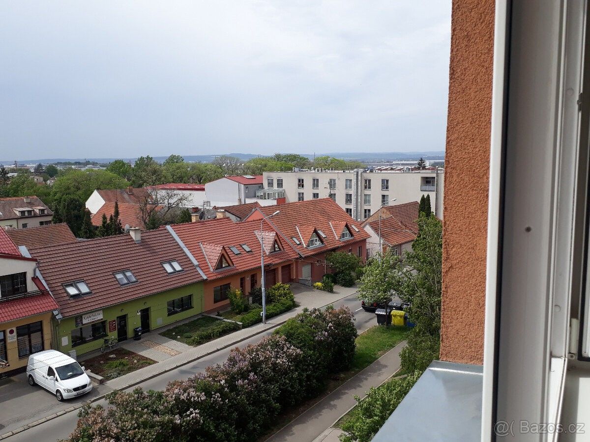 Pronájem byt 4+1 - Brno, 627 00, 10 m²