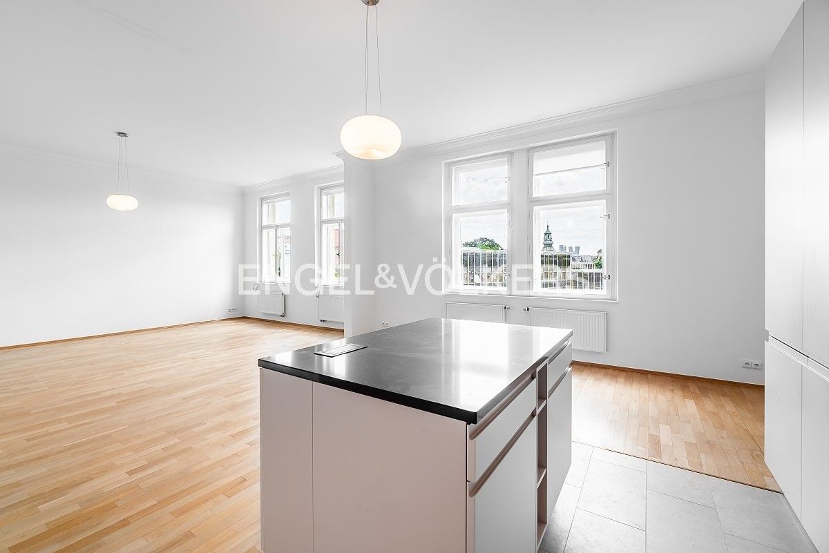 4+kk, Na Moráni, Praha, 155 m²