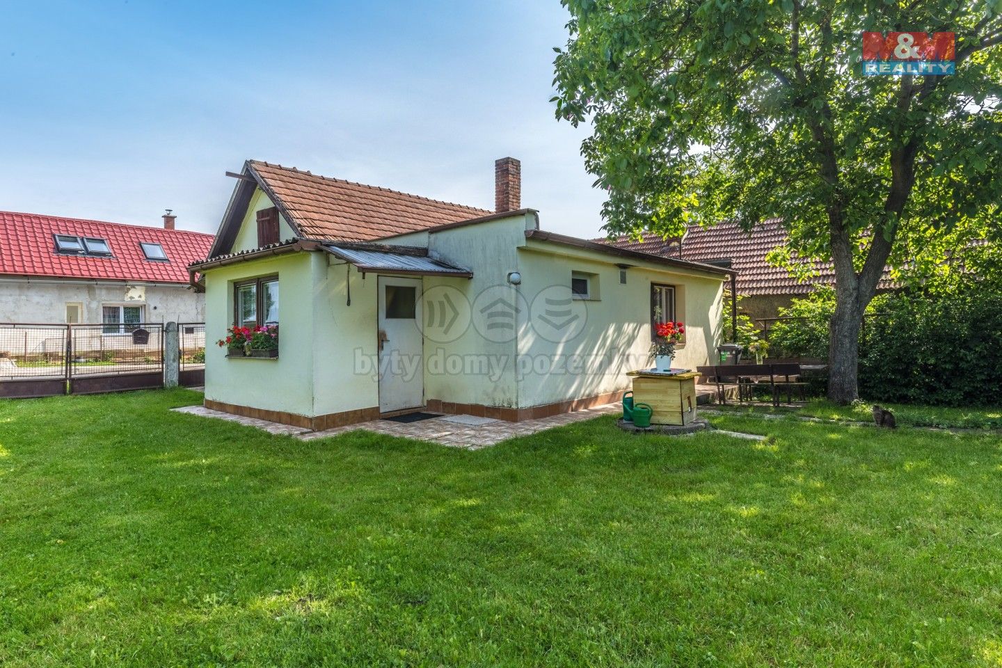 Prodej rodinný dům - Chroustov, 57 m²