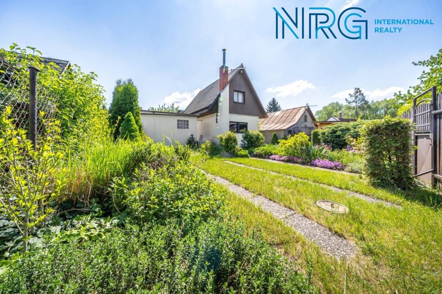 Chaty, Káraný, 37 m²