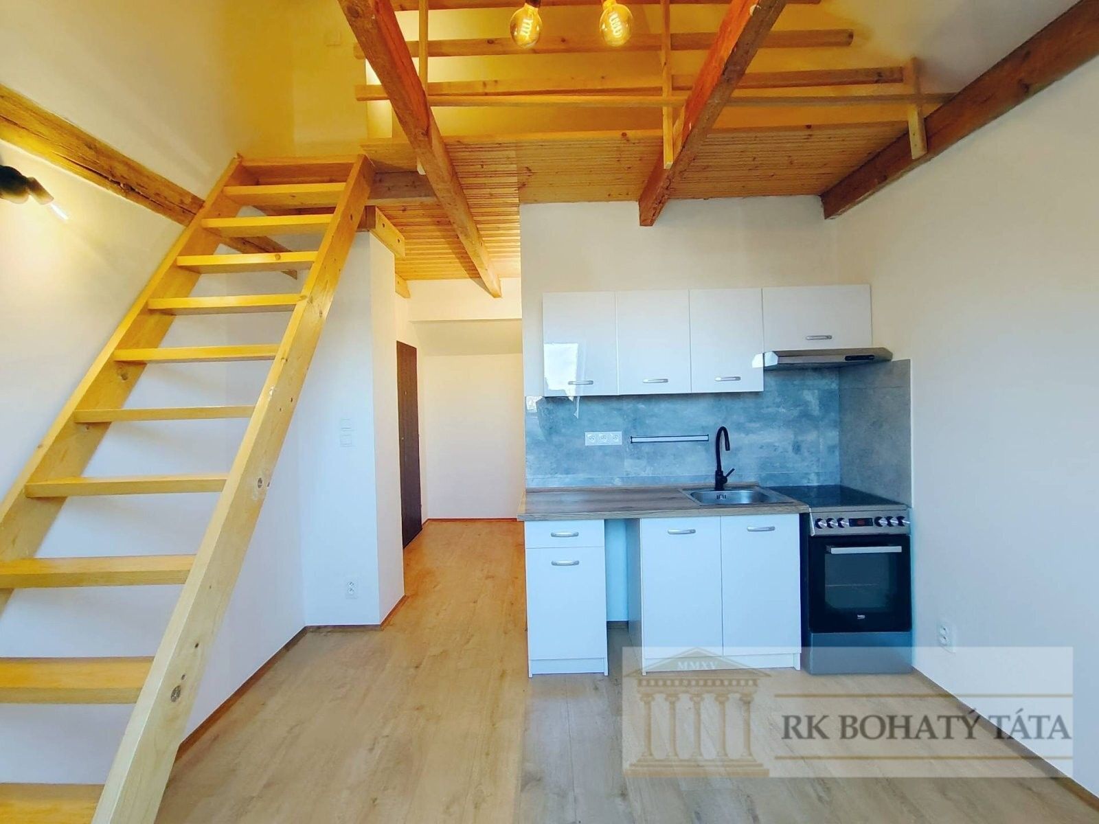 Pronájem byt 1+kk - Nad hradním potokem, Praha, 30 m²