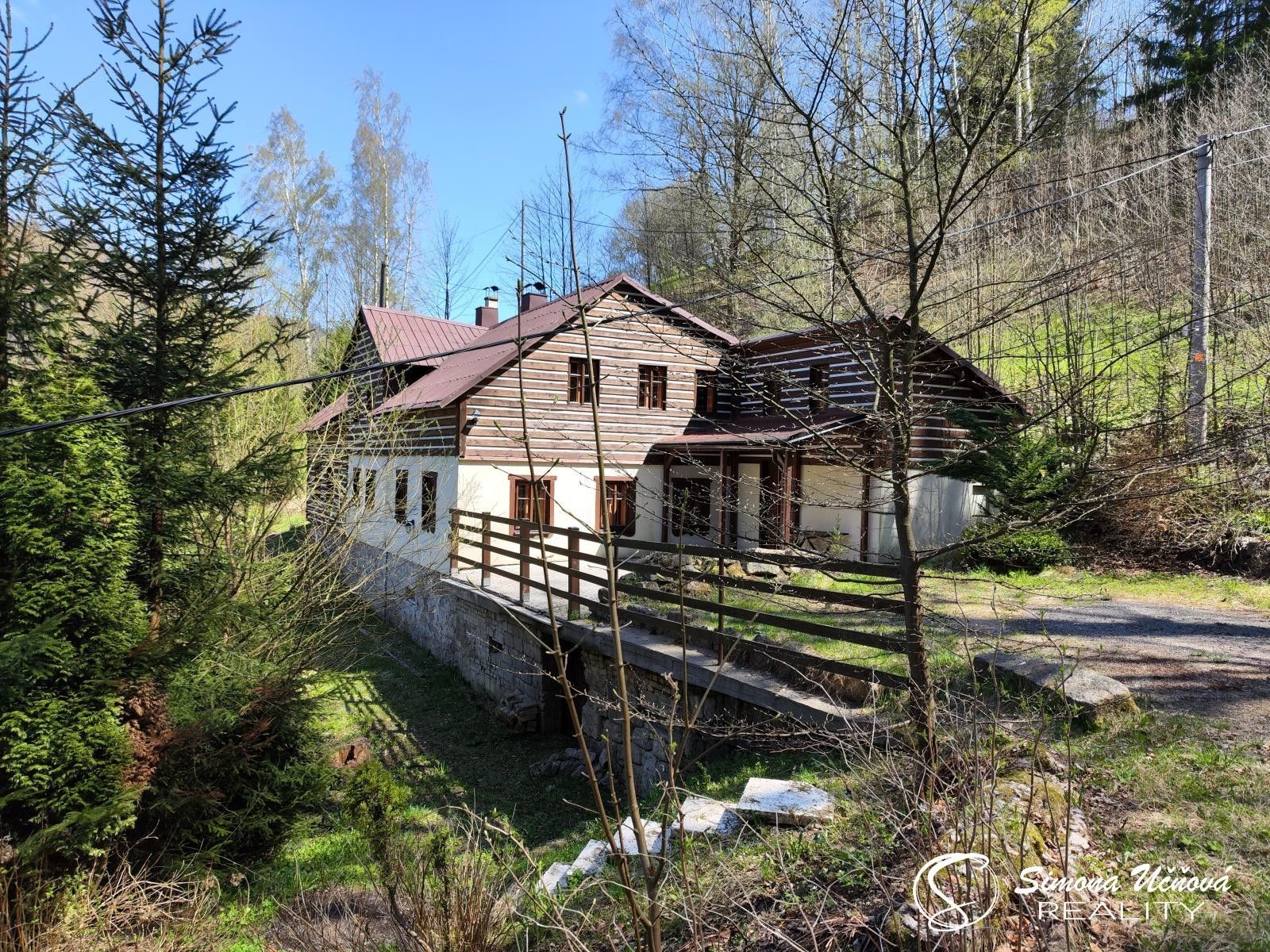 Rodinné domy, Hutní, Desná, 270 m²