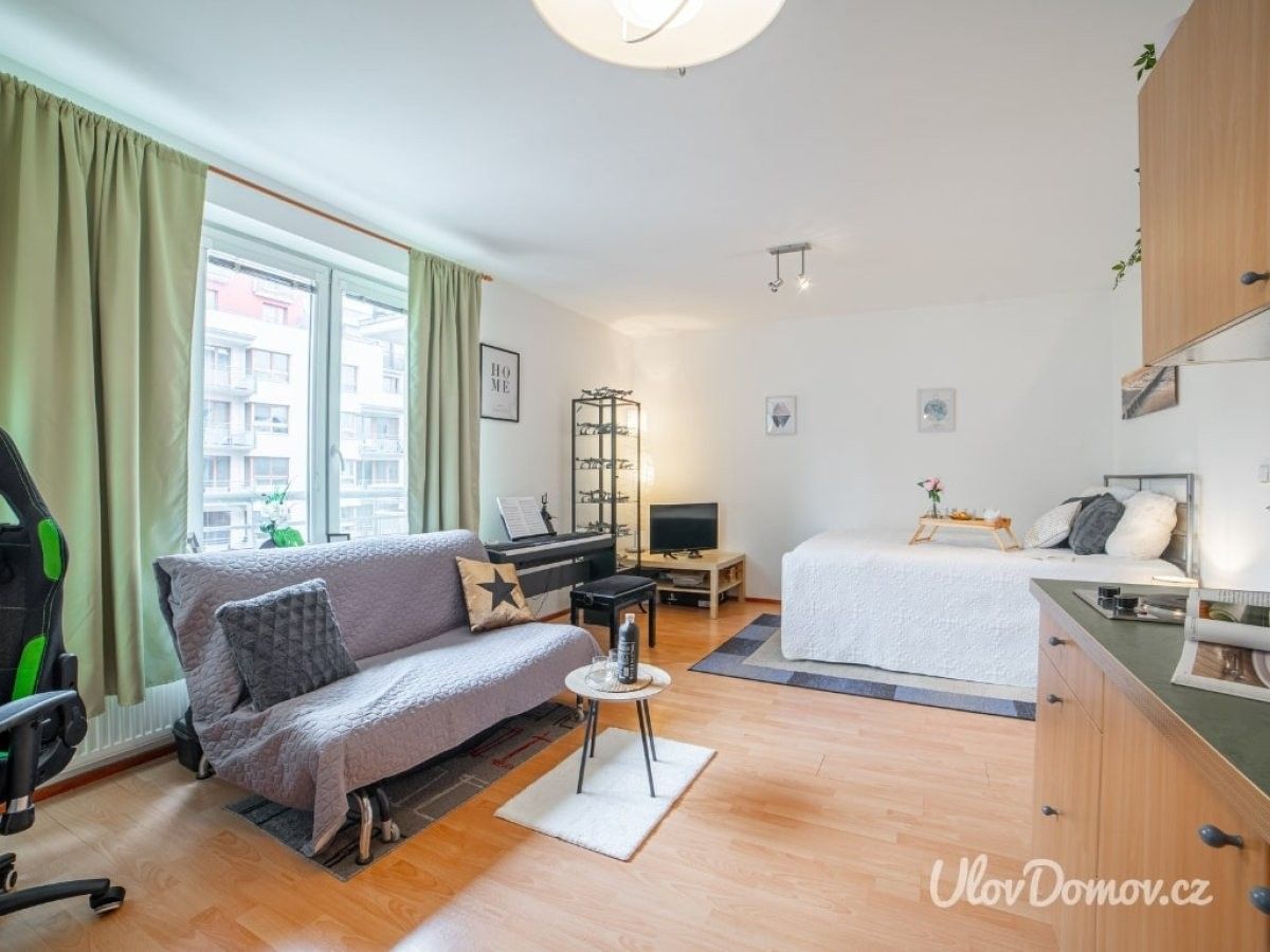 Pronájem byt 1+kk - Mattioliho, Praha, 33 m²