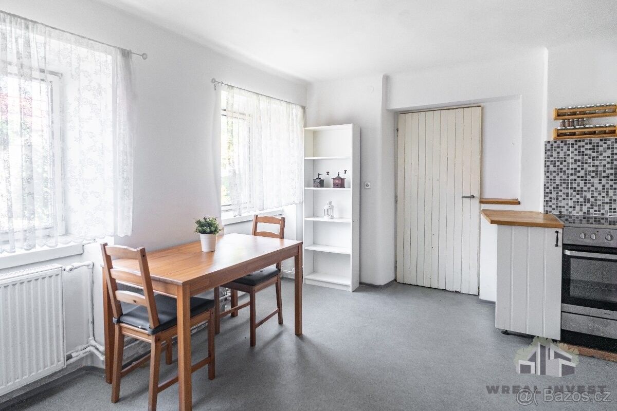Prodej dům - Jeneč, 252 61, 6 m²