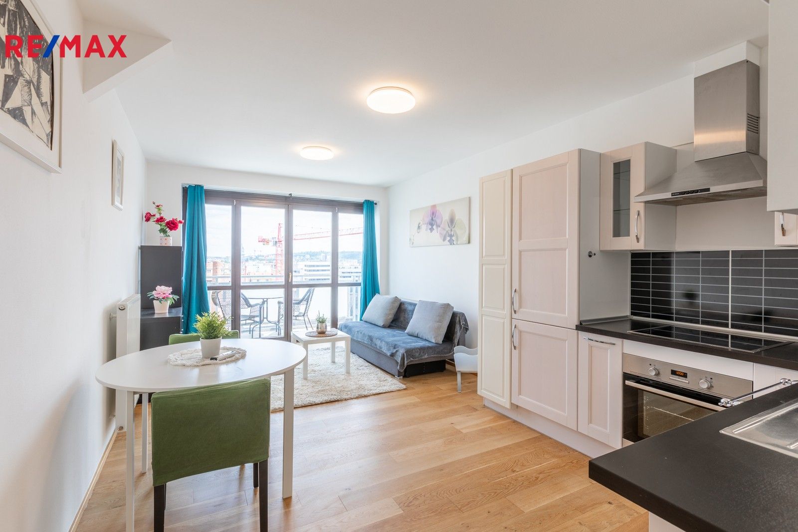 2+kk, Argentinská, Praha, 55 m²