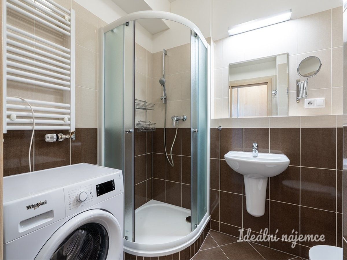 Pronájem byt 1+kk - Farkašova, Praha, 31 m²