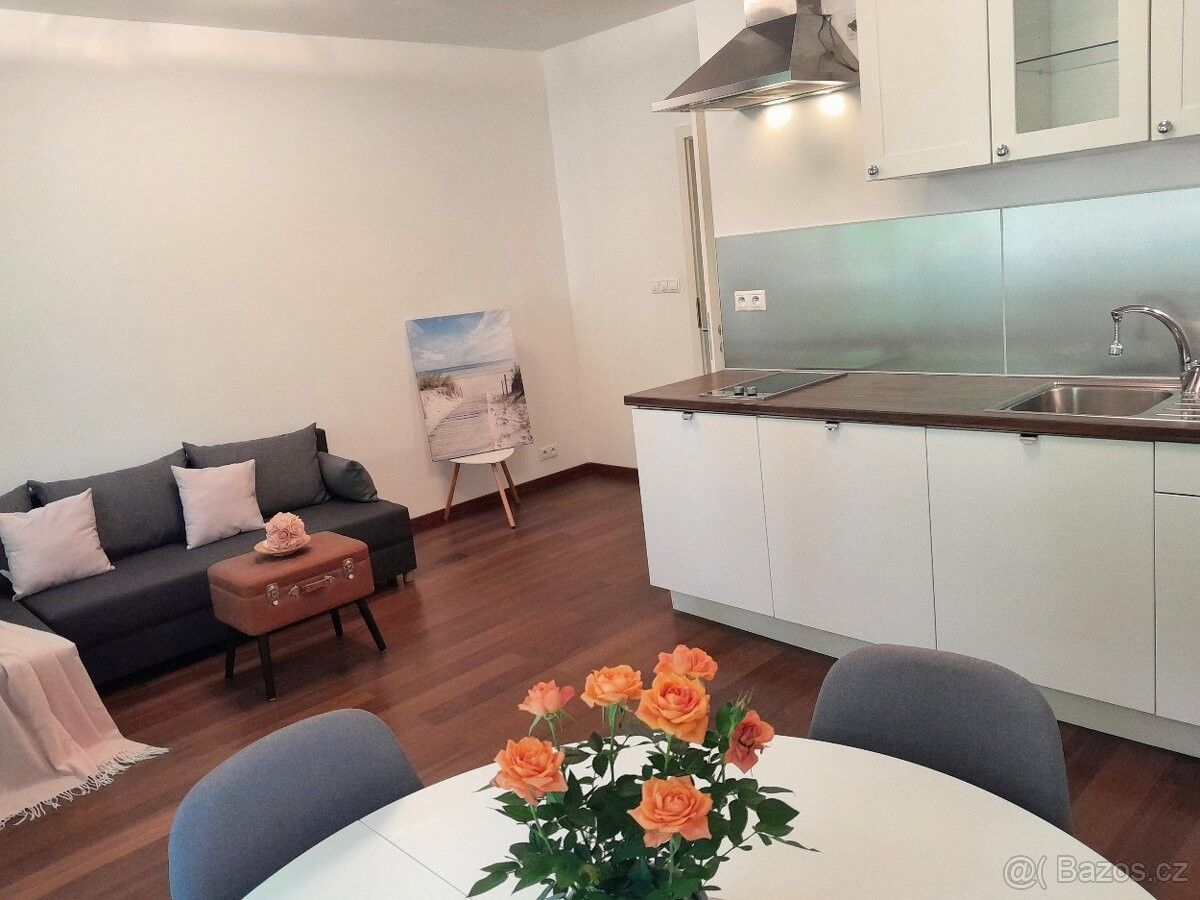 1+kk, Praha, 140 00, 33 m²
