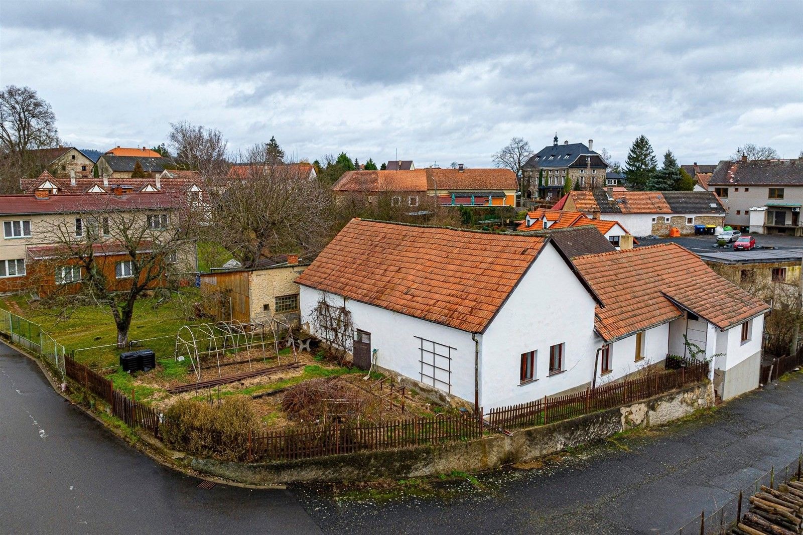 Ostatní, Buš, 372 m²