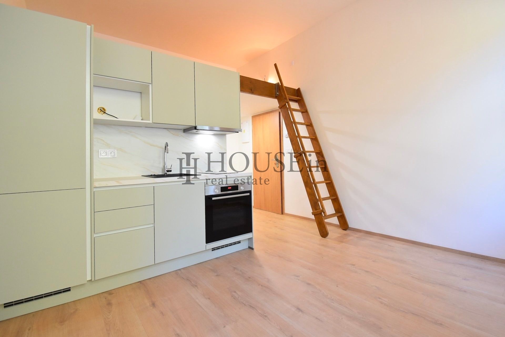 1+kk, Sokolská, Praha, 21 m²