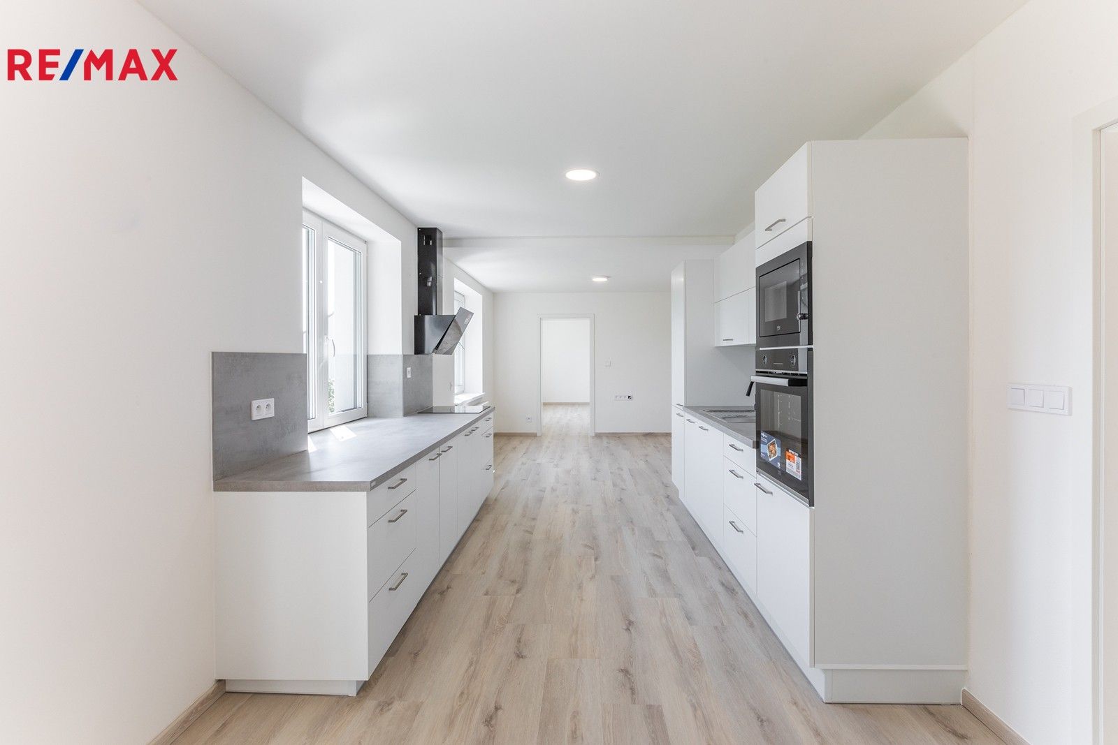 3+kk, Mořinská, Lety, 77 m²