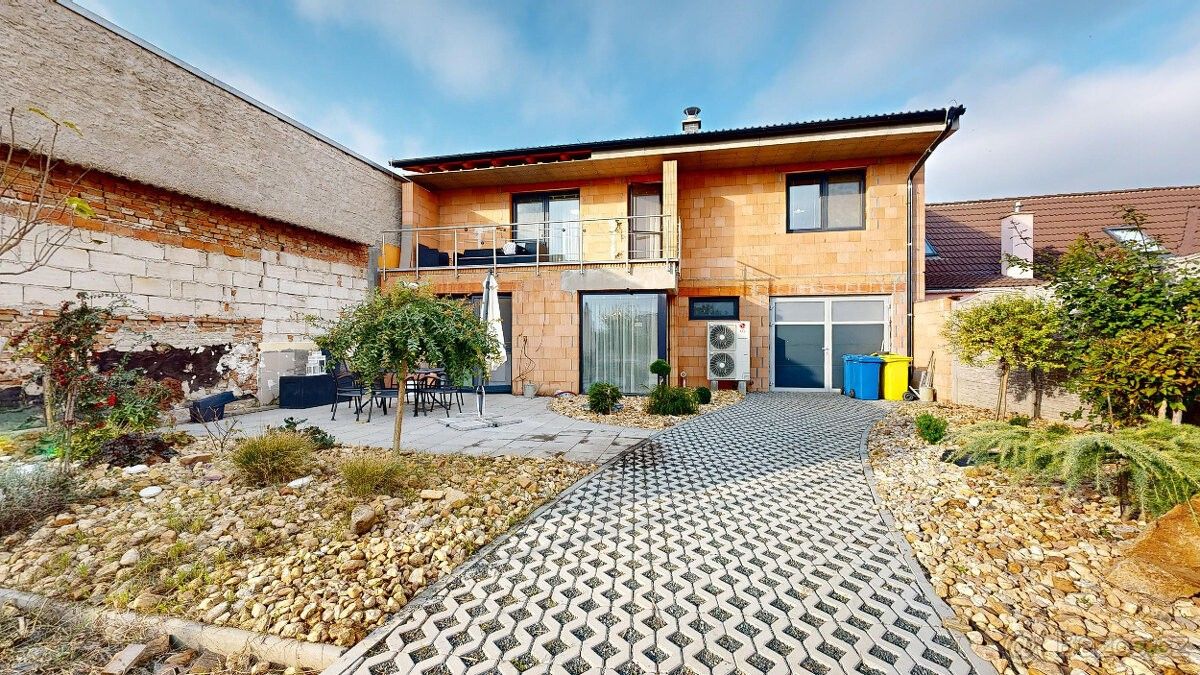 Prodej dům - Dolní Kounice, 664 64, 212 m²