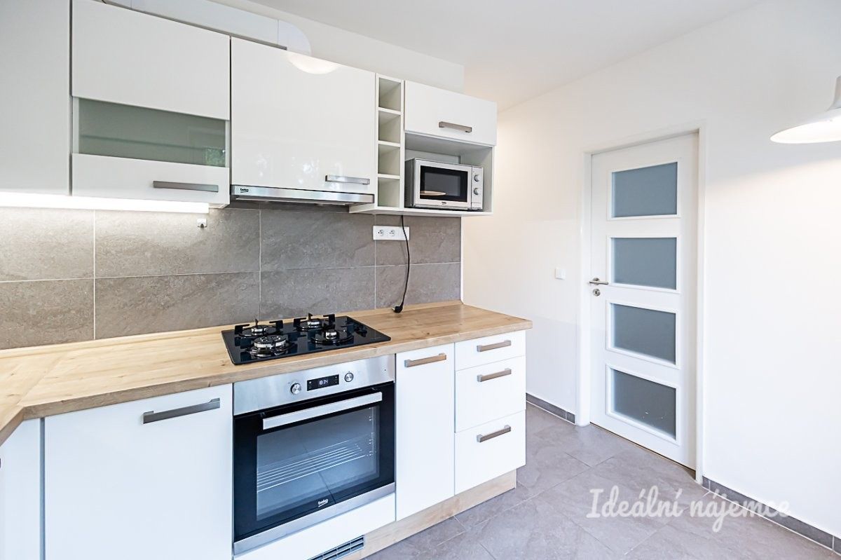 Pronájem byt 2+1 - Zelenečská, Praha, 54 m²