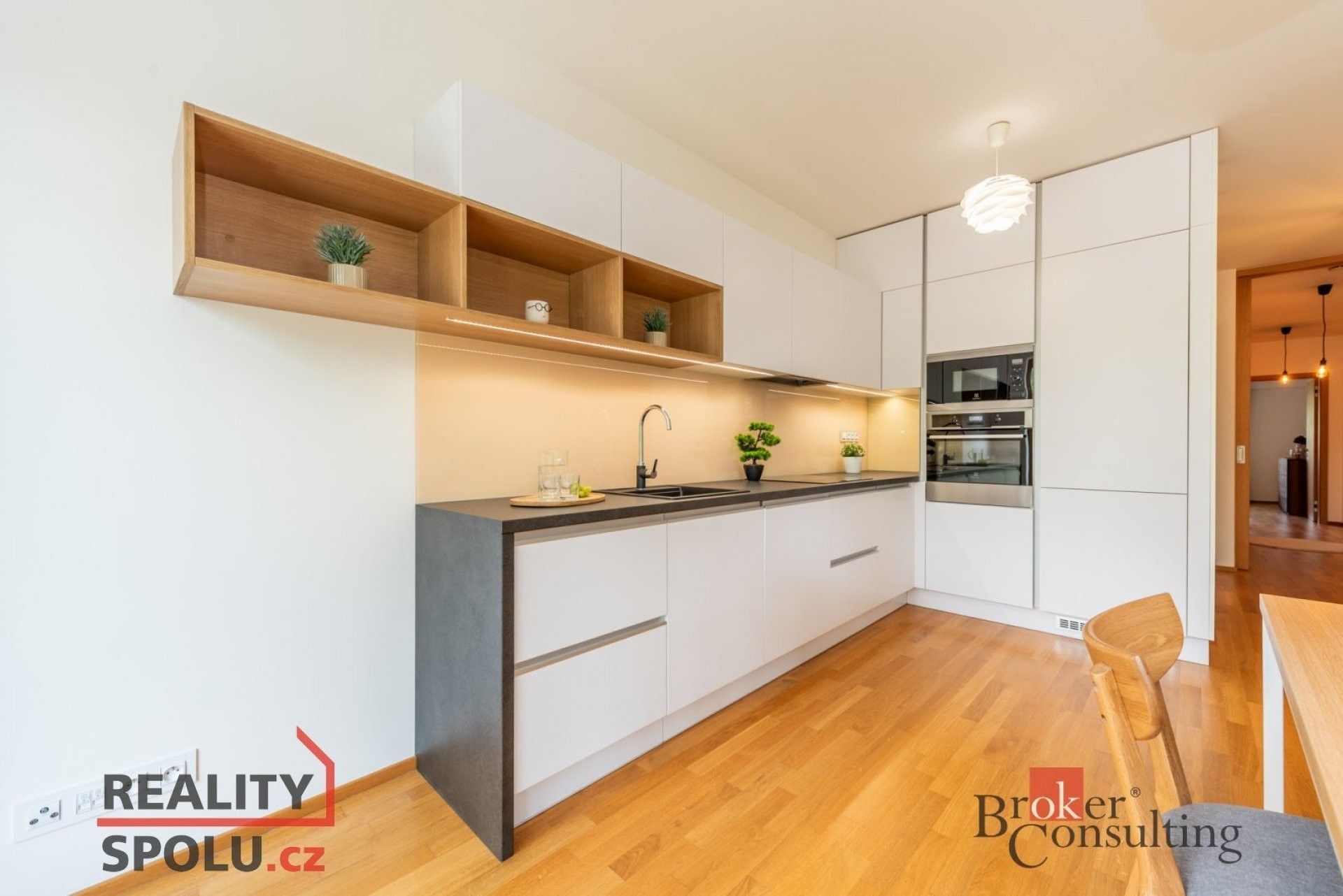 3+kk, Za Karlínským přístavem, Praha, 93 m²