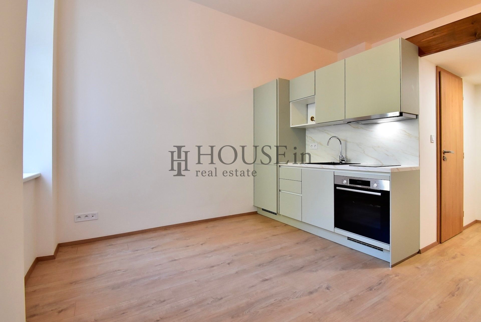 Pronájem byt 1+kk - Sokolská, Praha, 21 m²