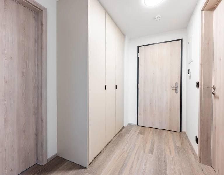 Pronájem byt 2+kk - Hlubočepská, Praha, 52 m²