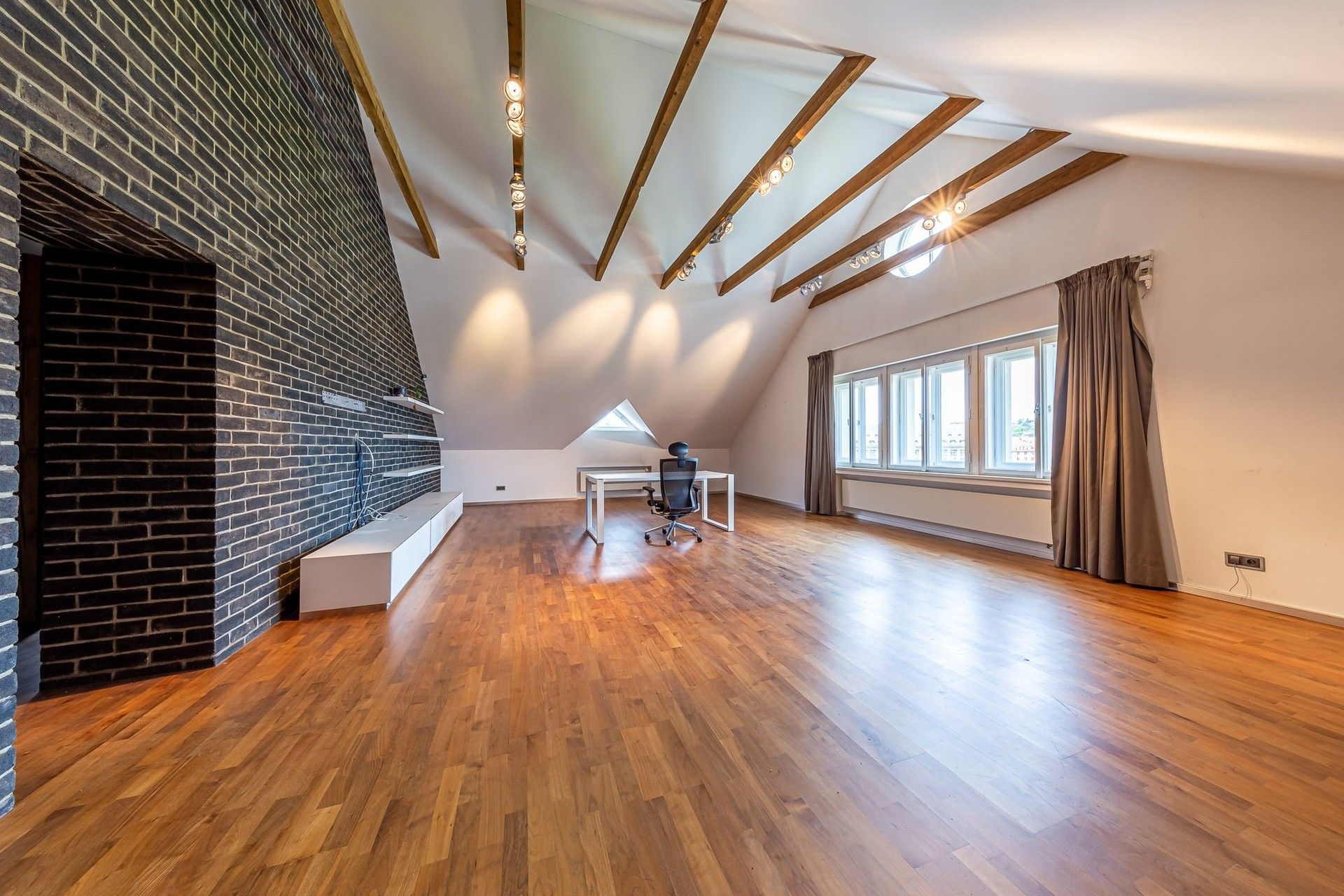 Pronájem byt 4+1 - Bubeneč, Praha, 296 m²