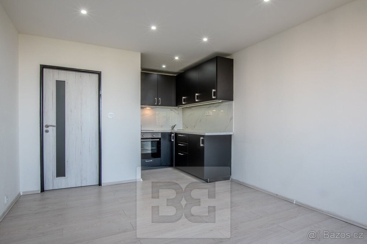 Pronájem byt 1+kk - Praha, 149 00, 27 m²