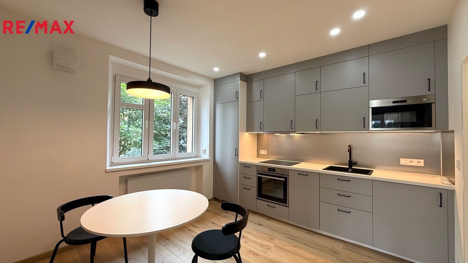2+kk, Náchodská, Praha, 40 m²