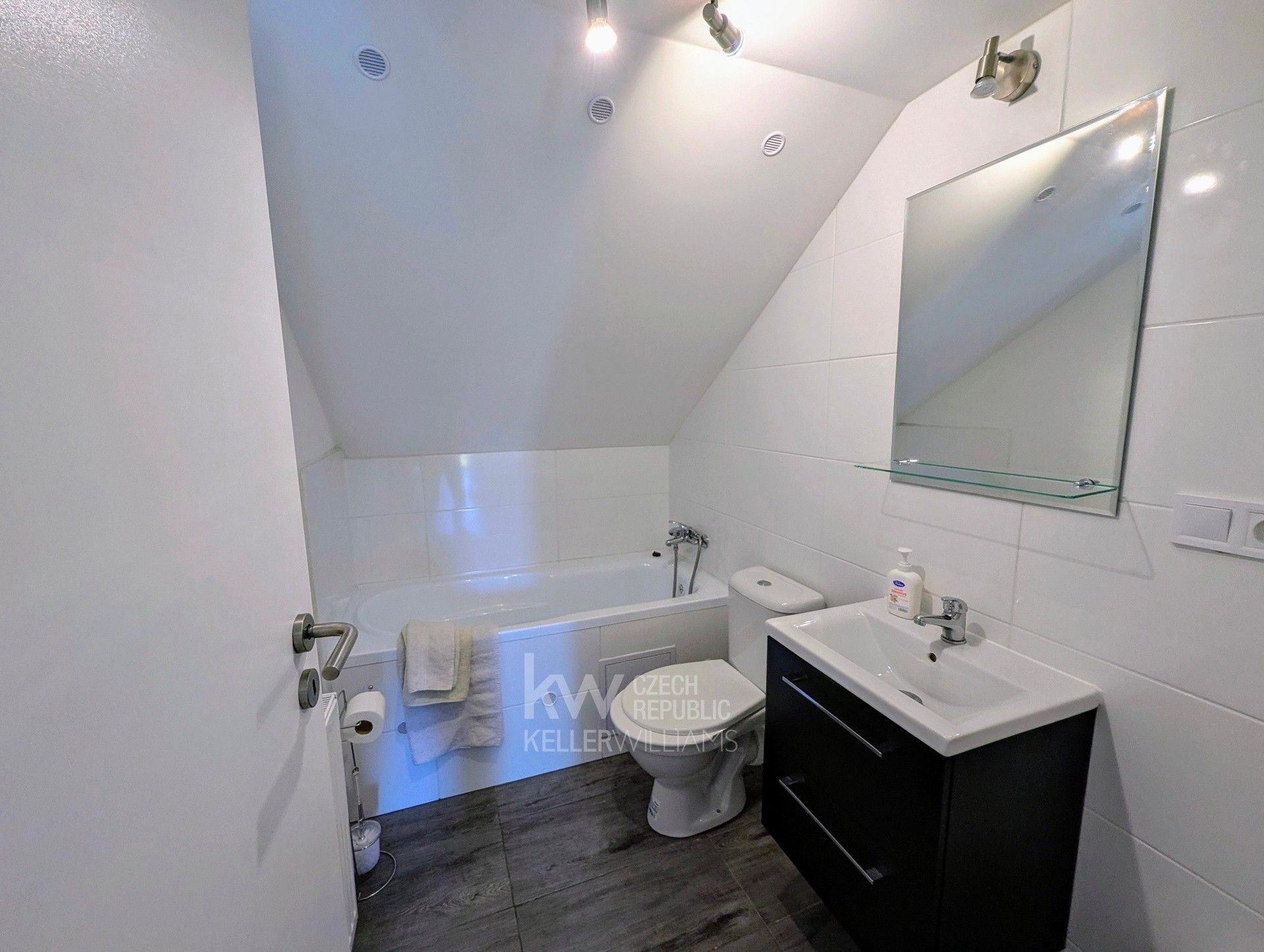 1+kk, Lišanská, Praha, 15 m²