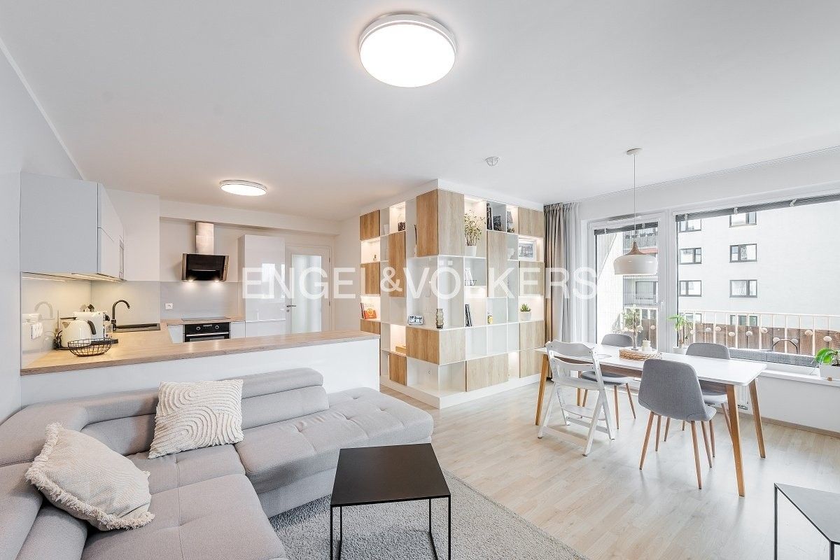 3+kk, Strnadových, Praha, 84 m²