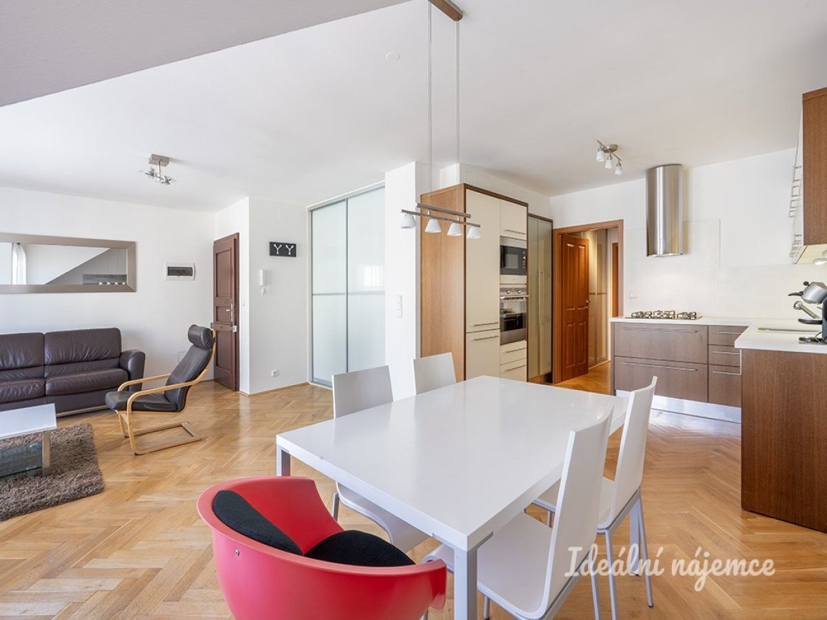 2+kk, Francouzská, Praha, 69 m²