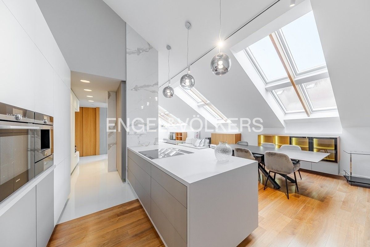 4+kk, Staropramenná, Praha, 176 m²