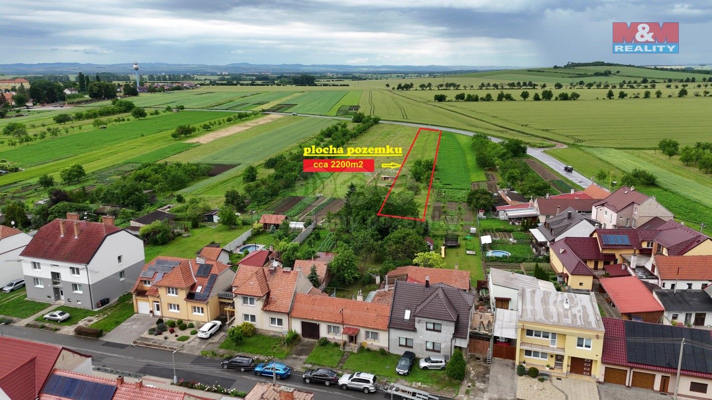 Zahrady, Hroznová Lhota, 2 200 m²
