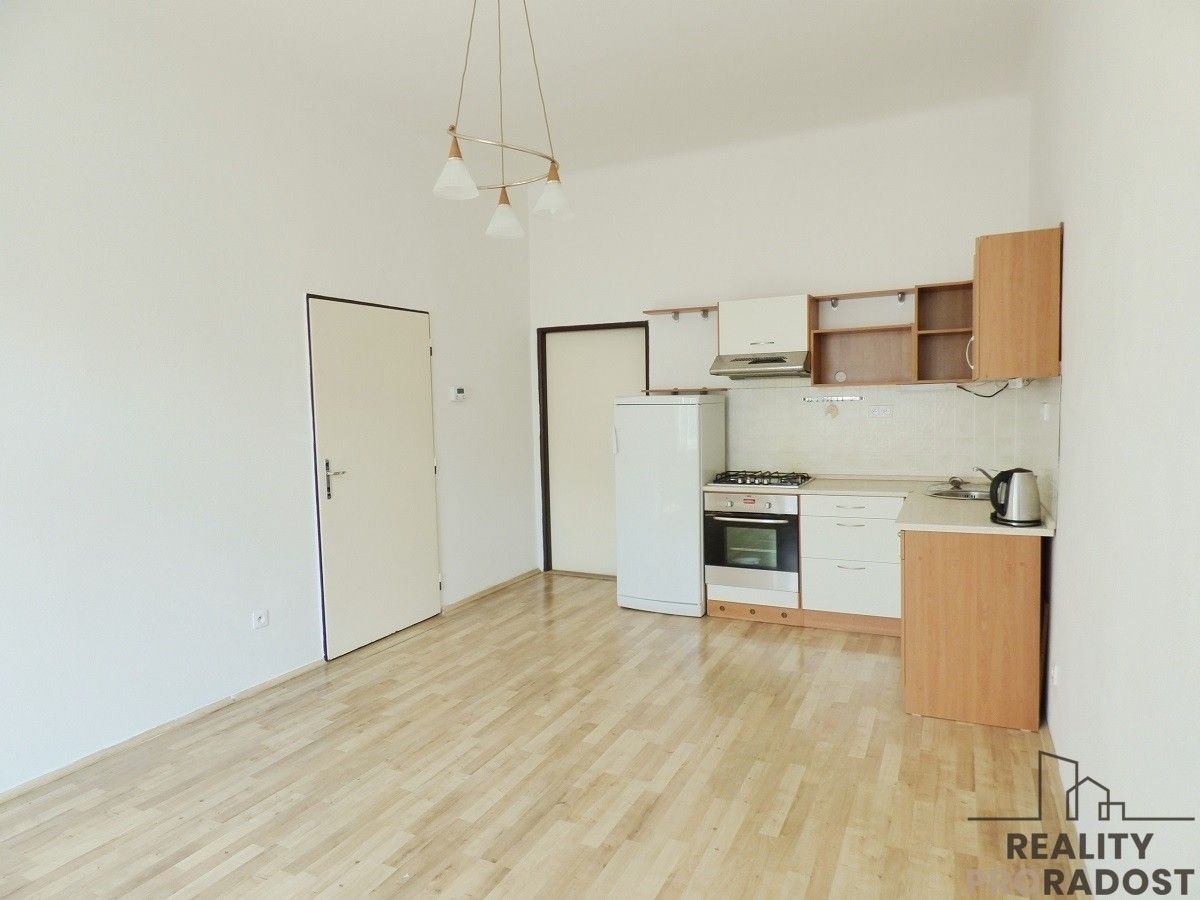 2+kk, 28. pluku, Praha, 54 m²