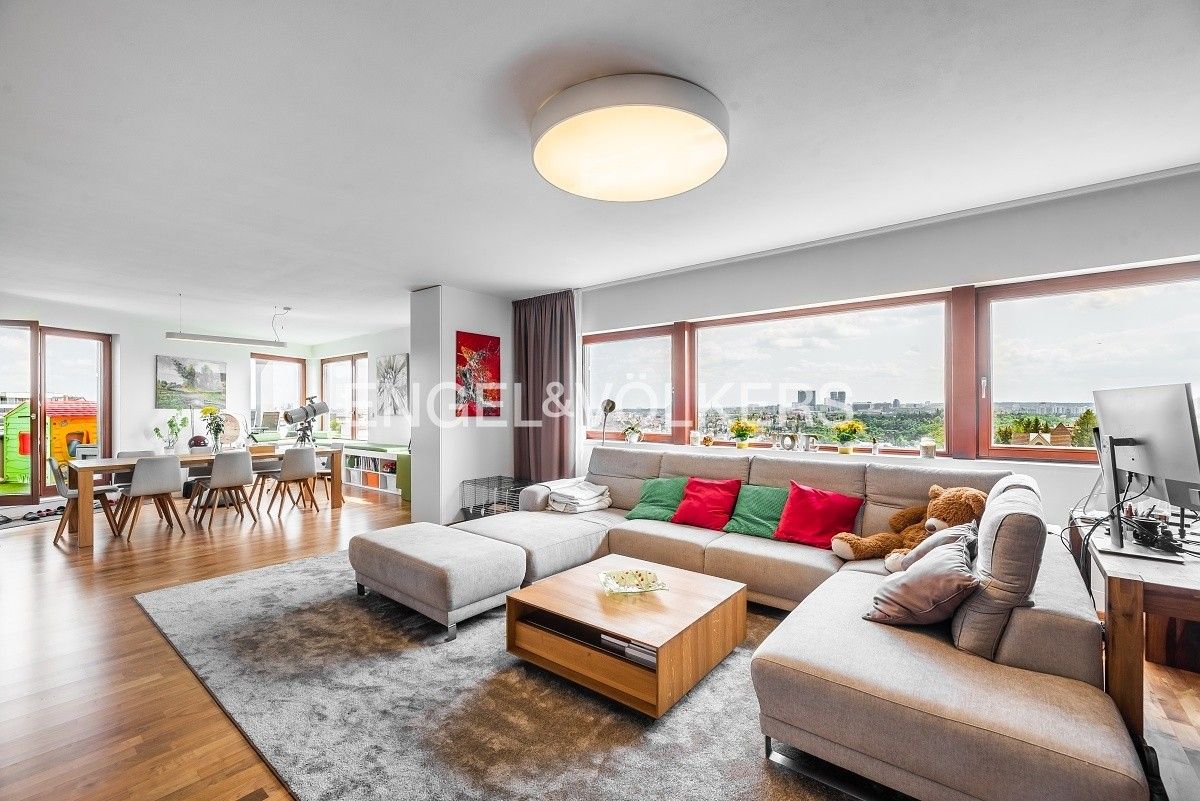 4+kk, U Dívčích hradů, Praha, 154 m²
