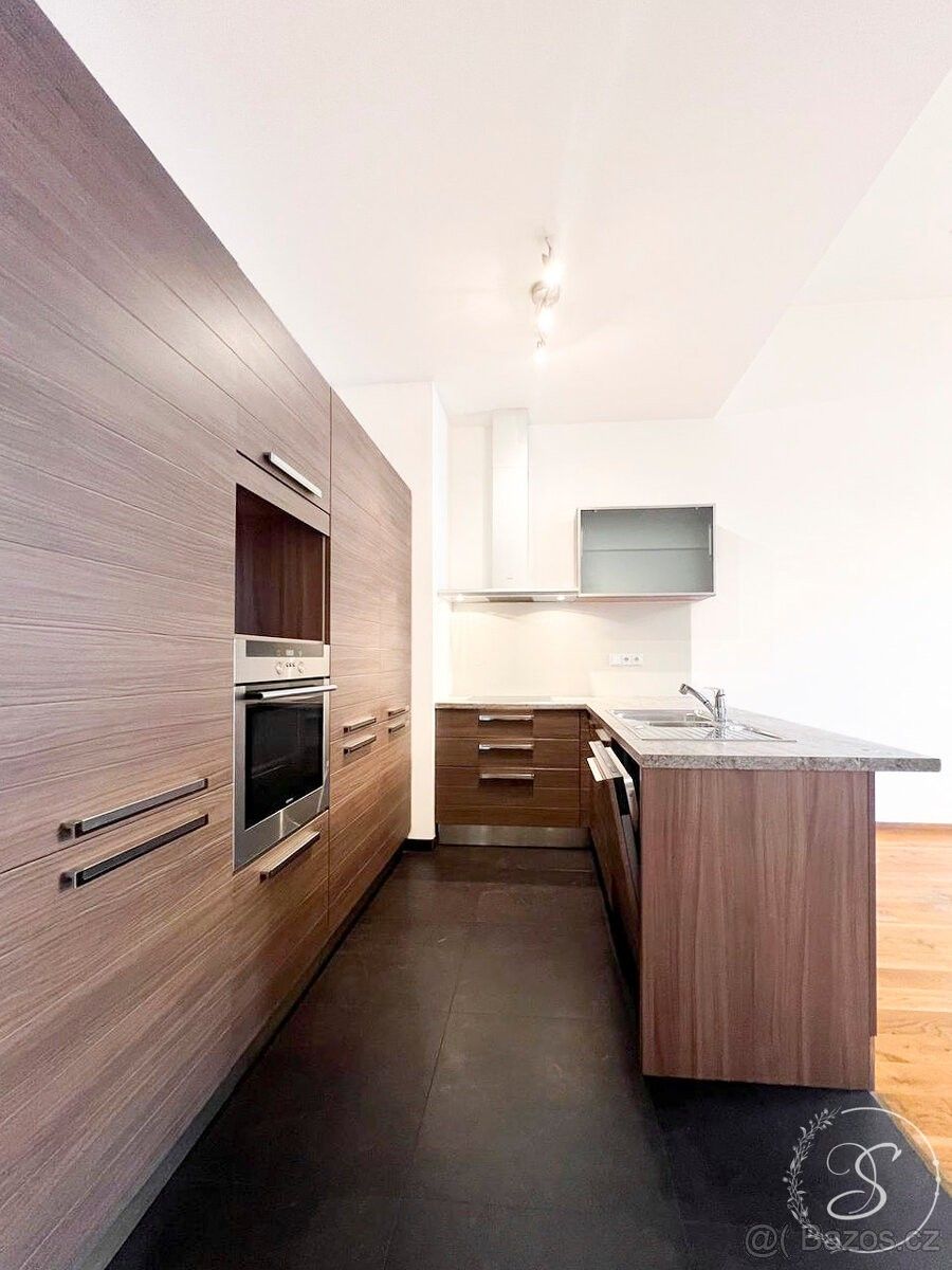 3+kk, Praha, 128 00, 89 m²
