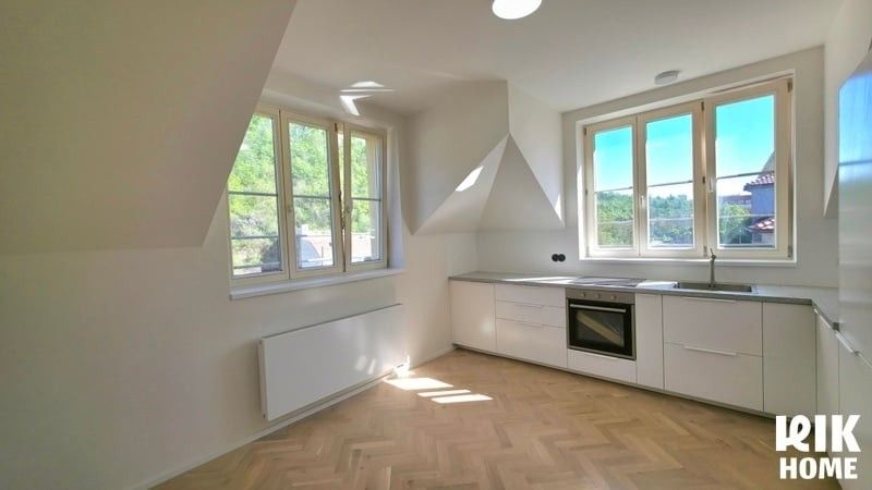 1+1, Praha, 140 00, 42 m²
