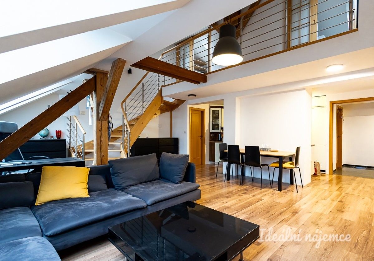 3+kk, Na Zatlance, Praha, 128 m²